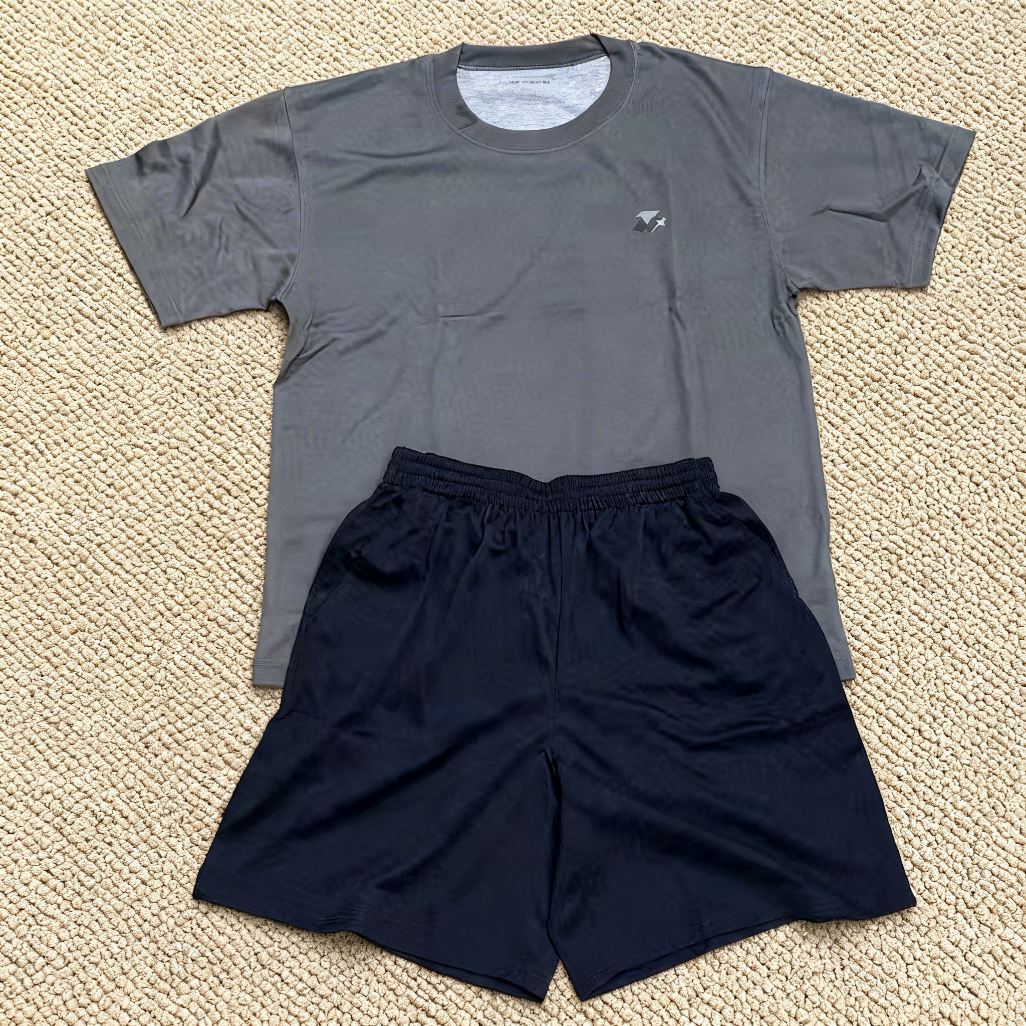 灰色短袖T恤+深蓝运动短裤 套装详情图5