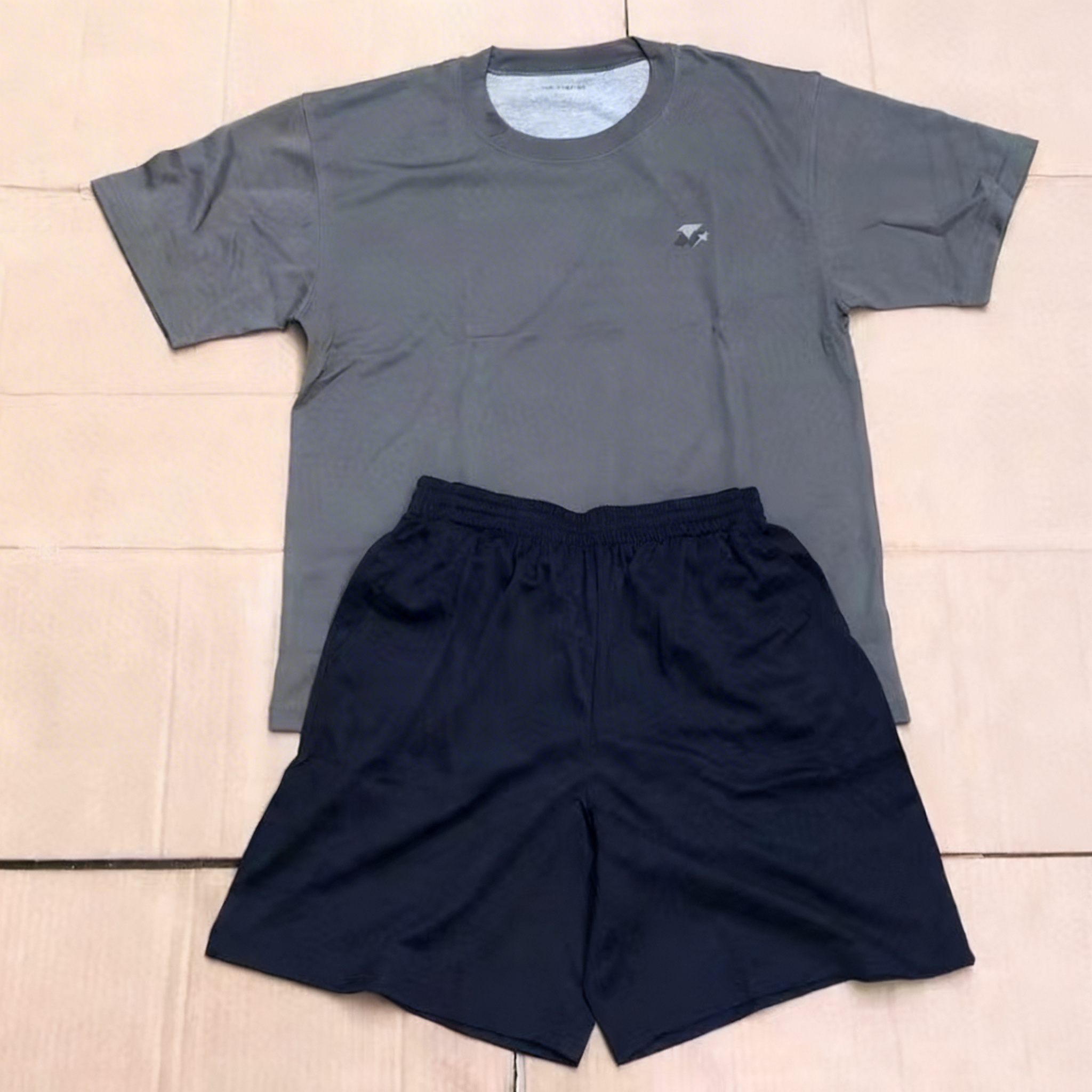 灰色短袖T恤+深蓝运动短裤 套装详情图4